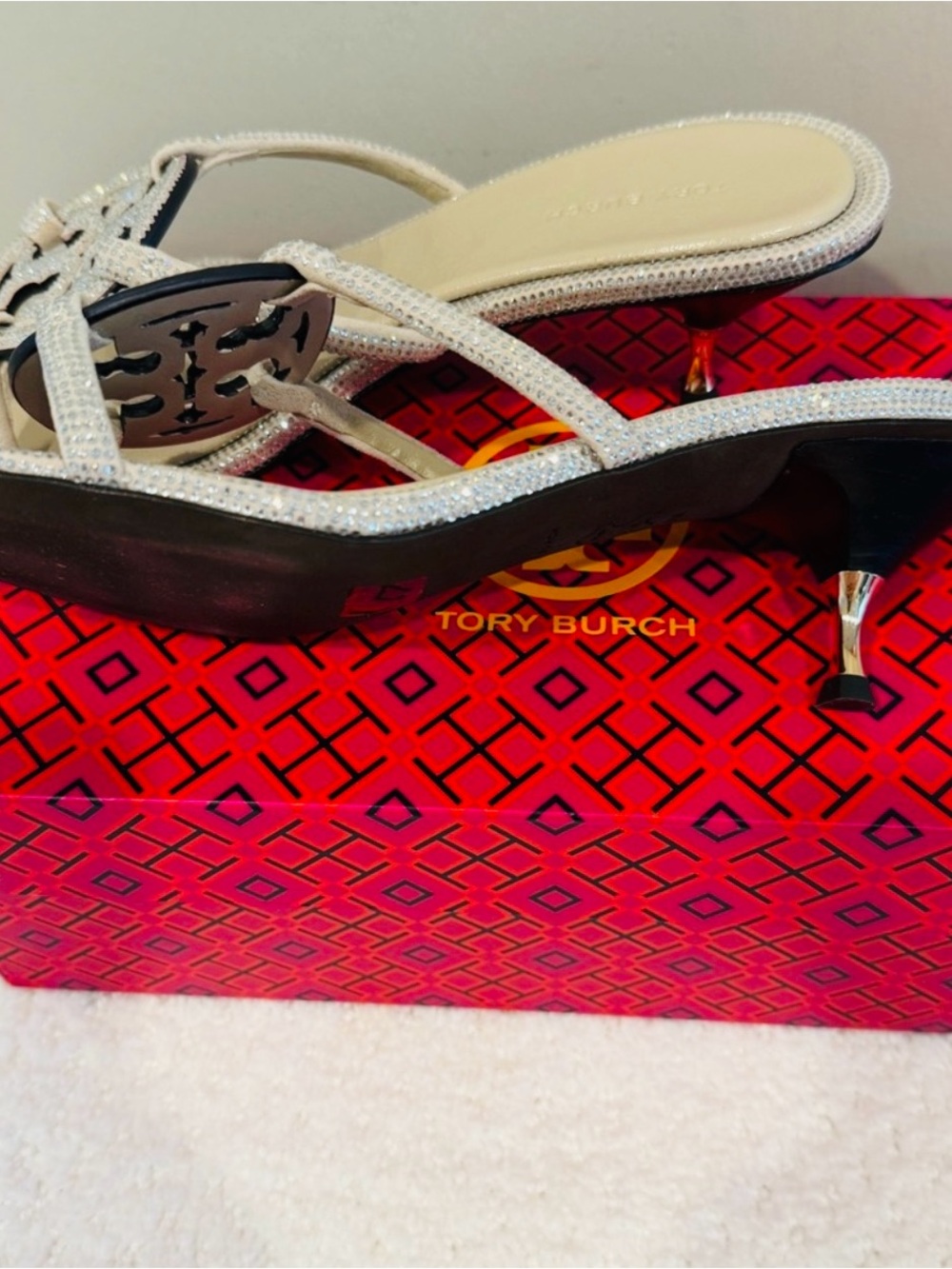 NEW!!! BEAUTIFUL Tory Burch Crystal-Embellished Beige Slide Sandals - Picture 5 of 6